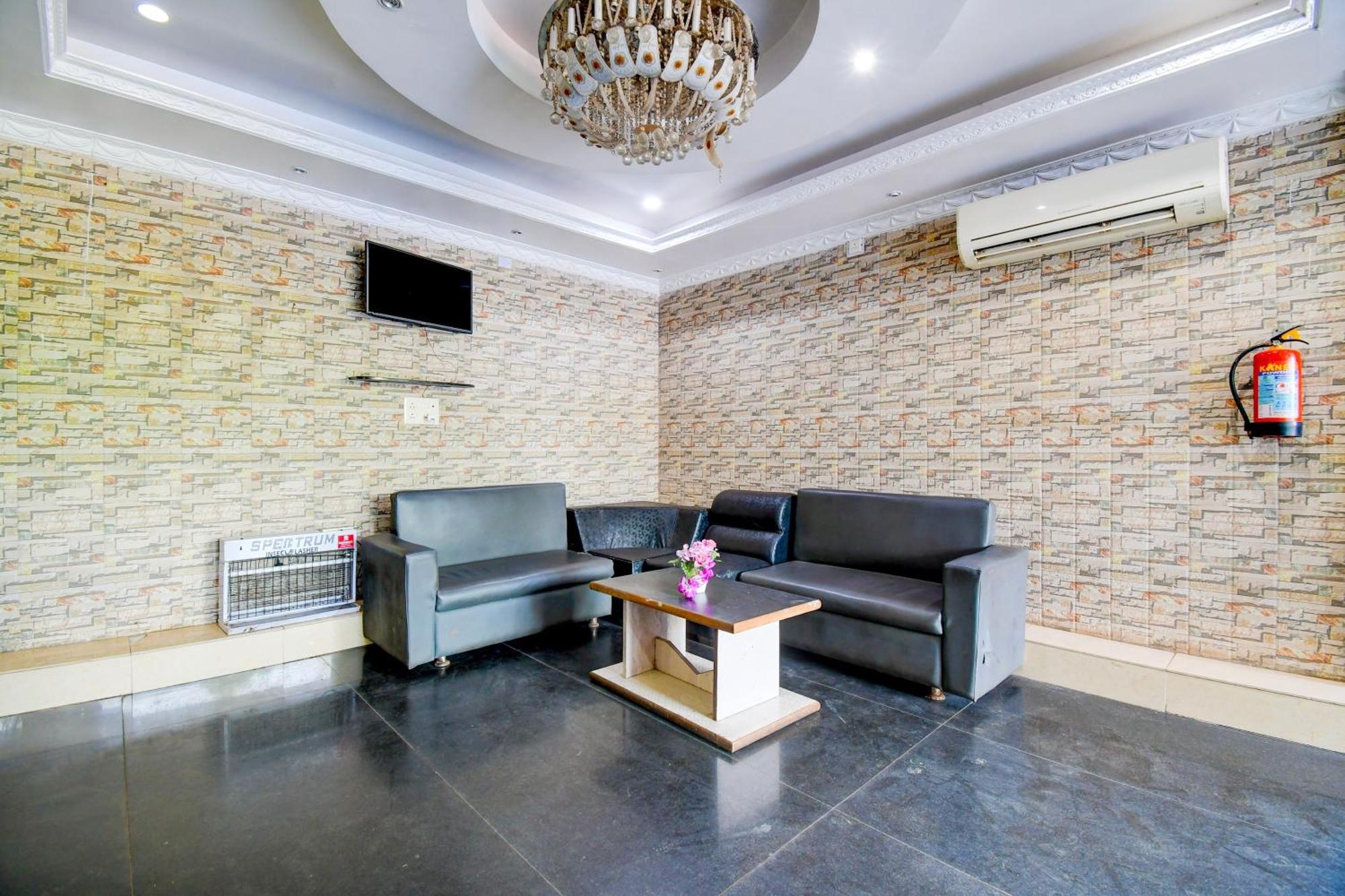 Hotel O Blue Royal Bhubaneswar Bagian luar foto